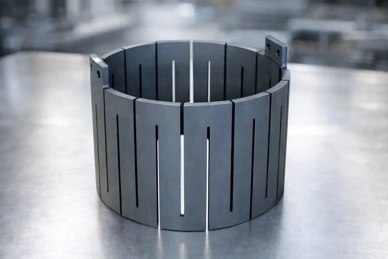 Сборка графитовых элементов тепловой зоны